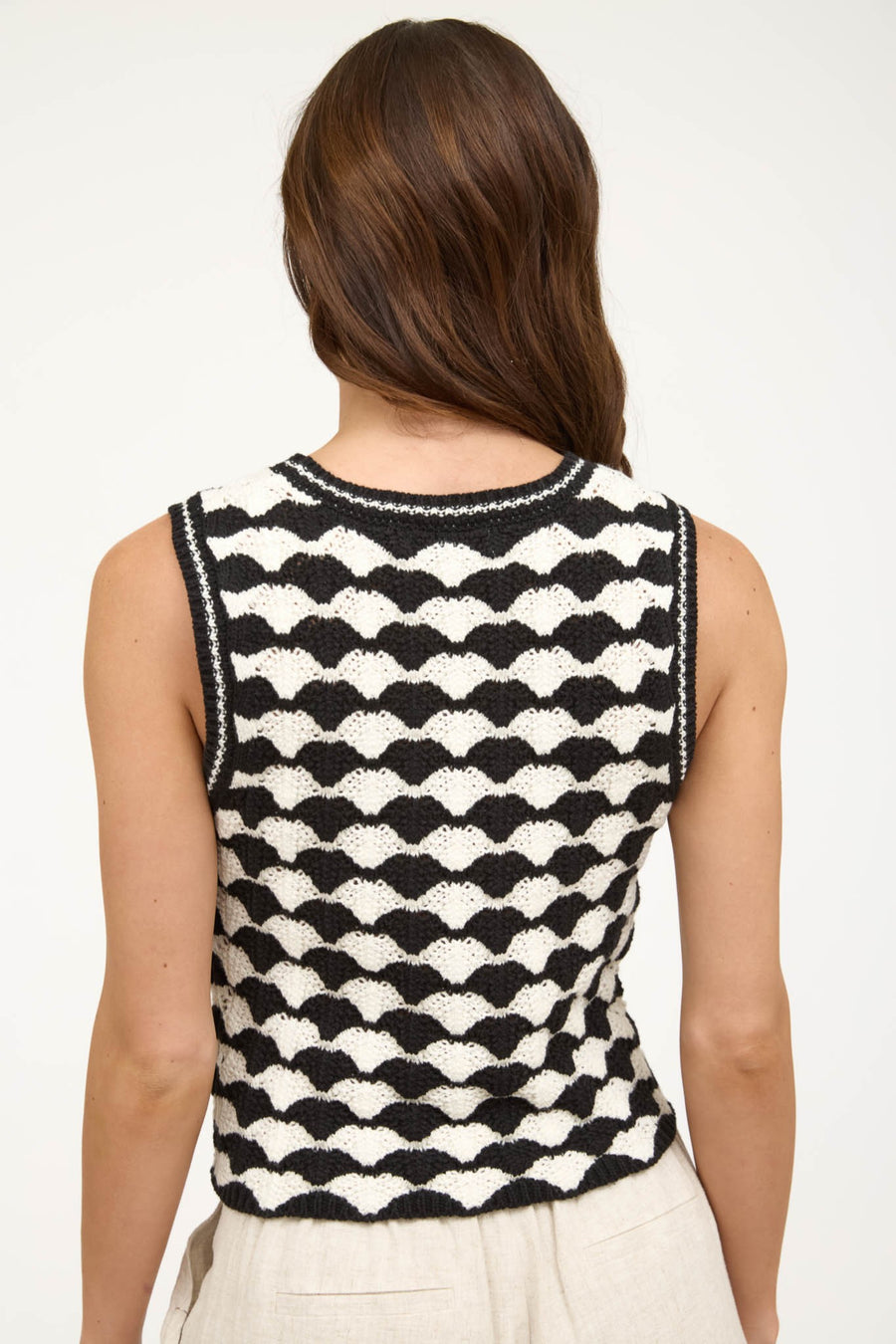 Scallop Sleeveless Sweater